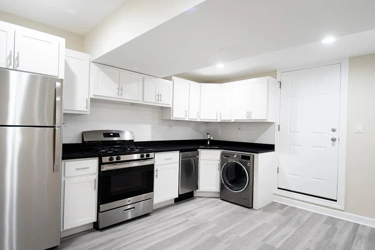 724-32 W. Roscoe St, Apt ngd — photo 1