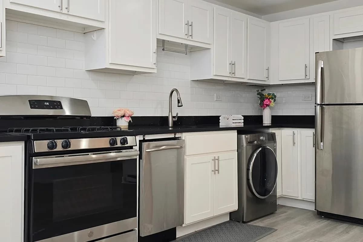 724-32 W. Roscoe St, Apt sga — photo 1
