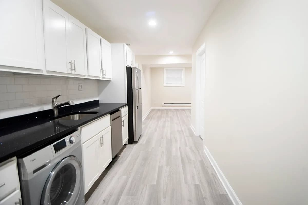 724-32 W. Roscoe St, Apt sgd — photo 2