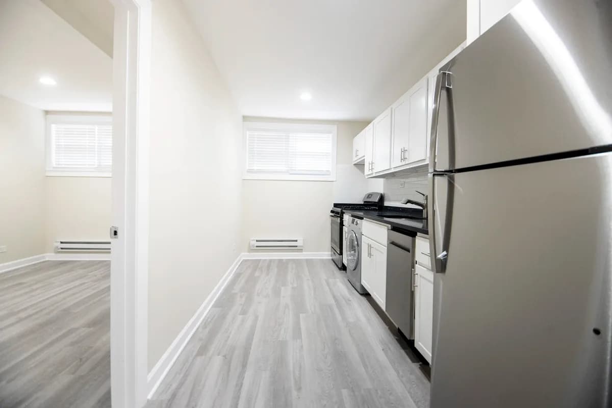 724-32 W. Roscoe St, Apt sgd — photo 3