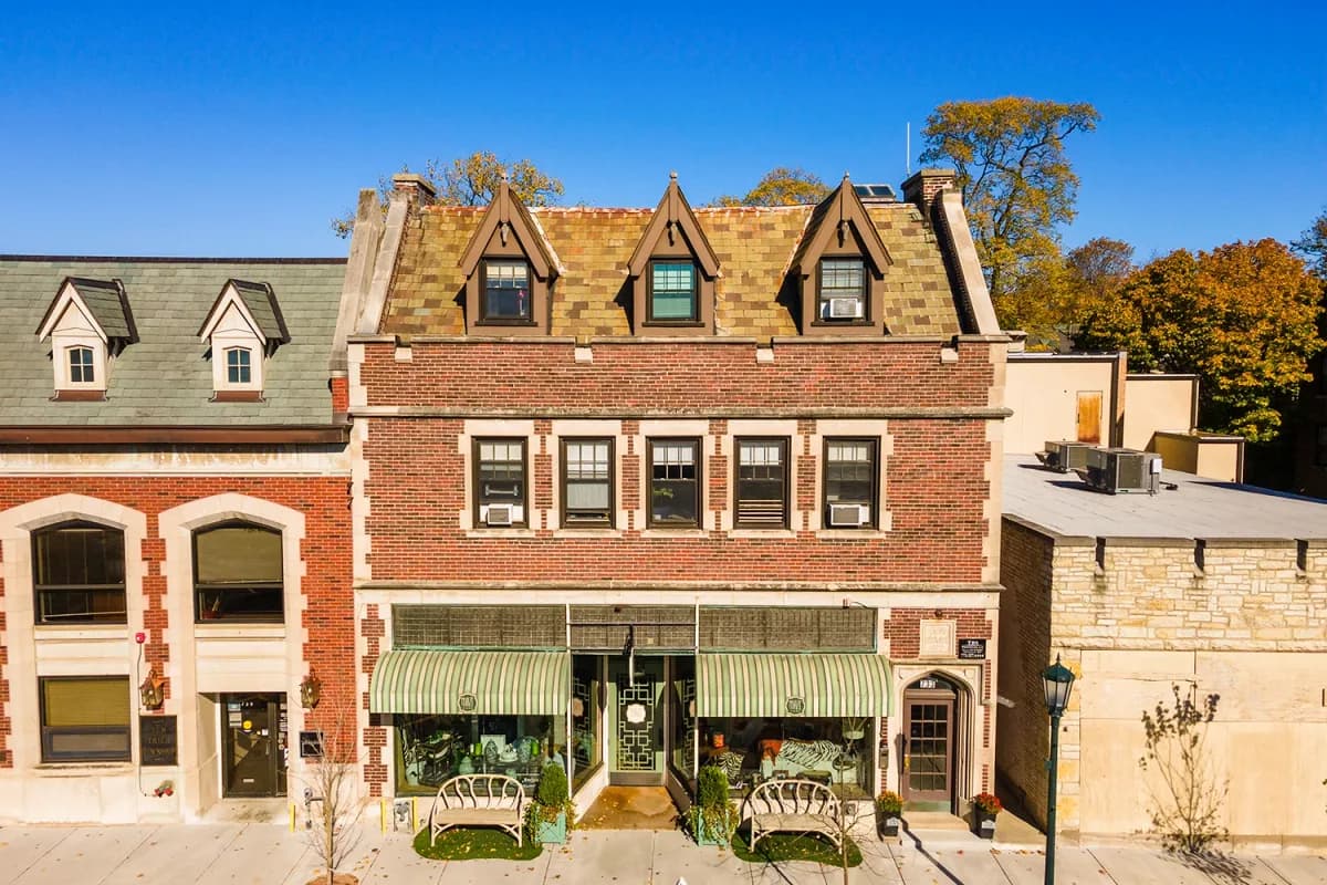 731-35 Elm St apartment building