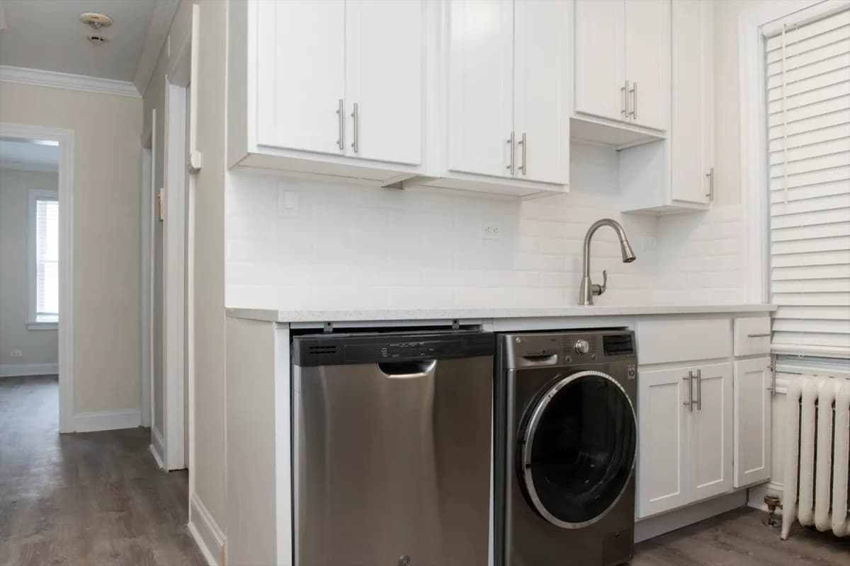 731-35 Elm St, Apt 201 — photo 2