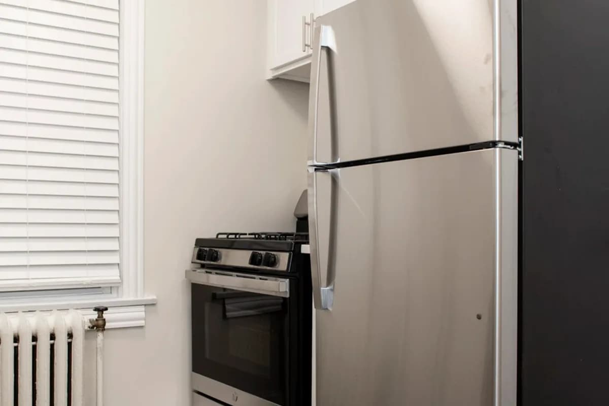 731-35 Elm St, Apt 204 — photo 3