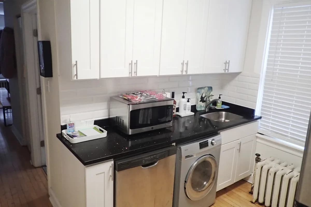 731-35 Elm St, Apt 302 — photo 2