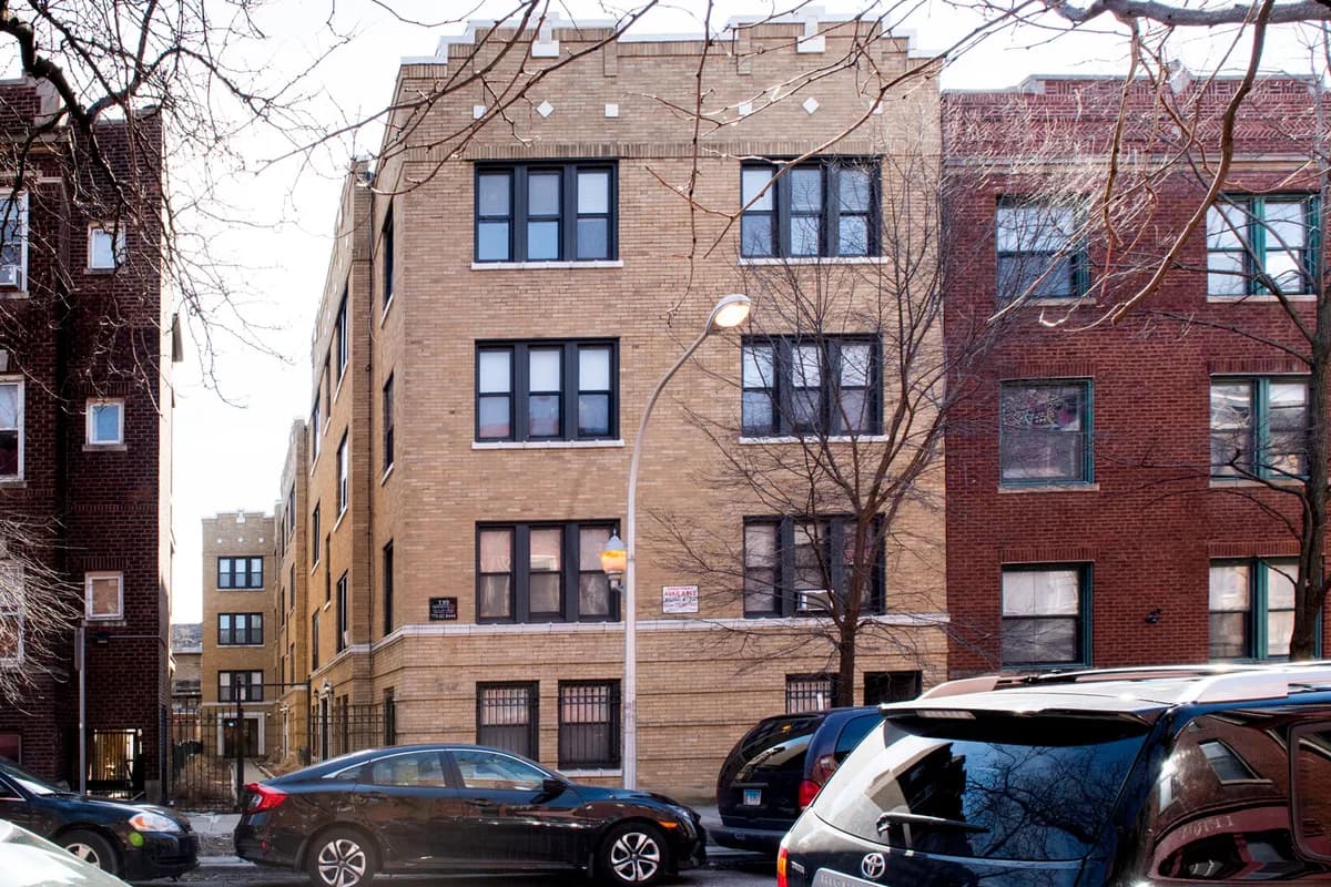 837-39 W. Cornelia Ave apartment building detail