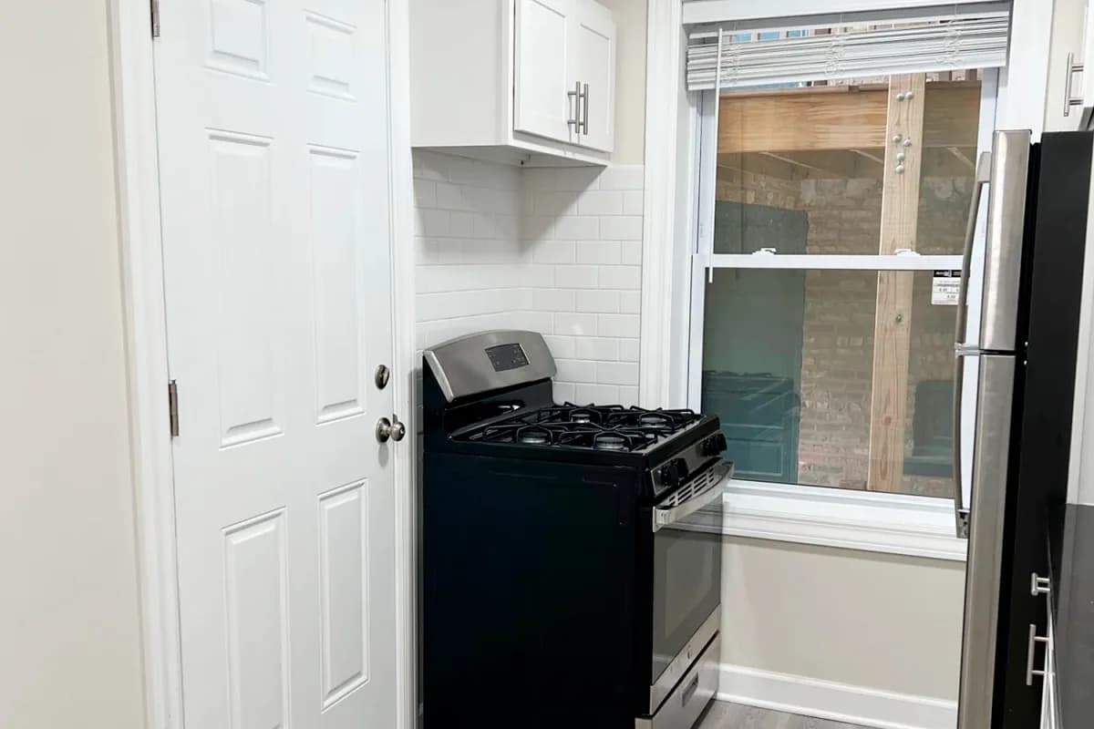 837-39 W. Cornelia Ave, Apt 1n — photo 3