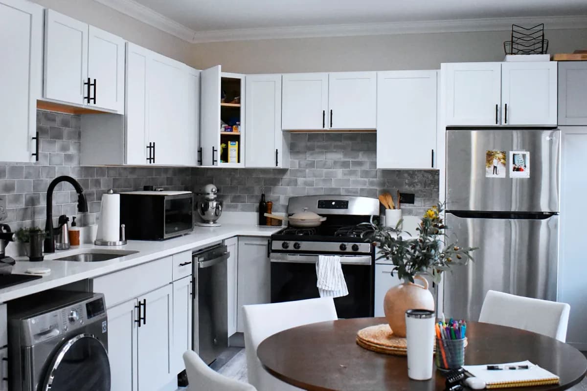 837-39 W. Cornelia Ave, Apt 2n — photo 1