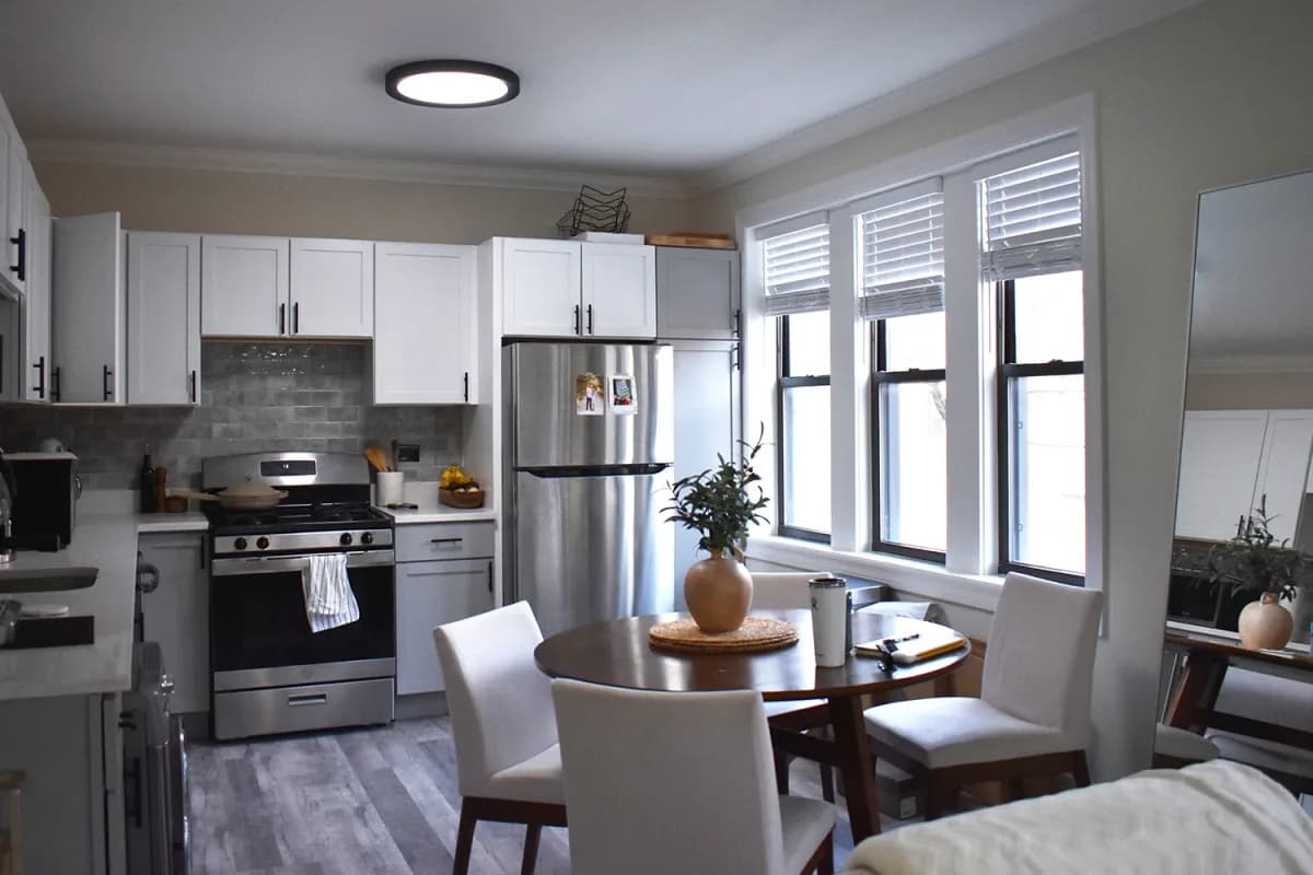 837-39 W. Cornelia Ave, Apt 2n — photo 2