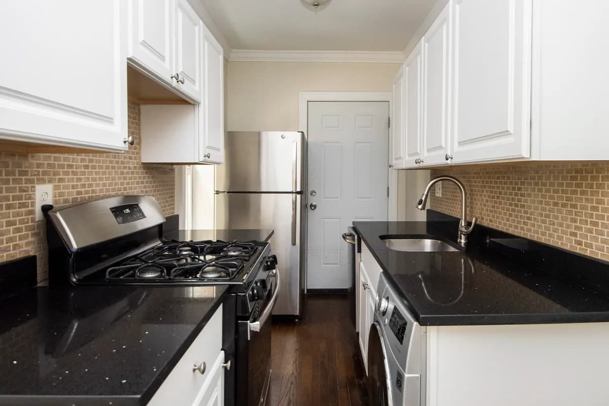 837-39 W. Cornelia Ave, Apt 2s — photo 1