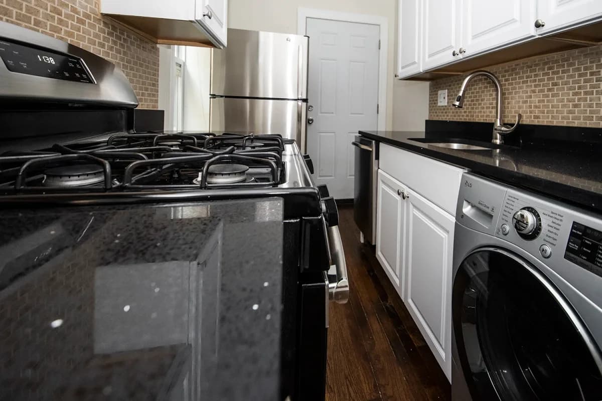 837-39 W. Cornelia Ave, Apt 2s — photo 5