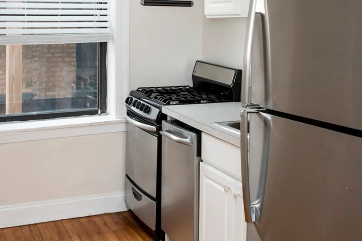 837-39 W. Cornelia Ave, Apt 2n — photo 1