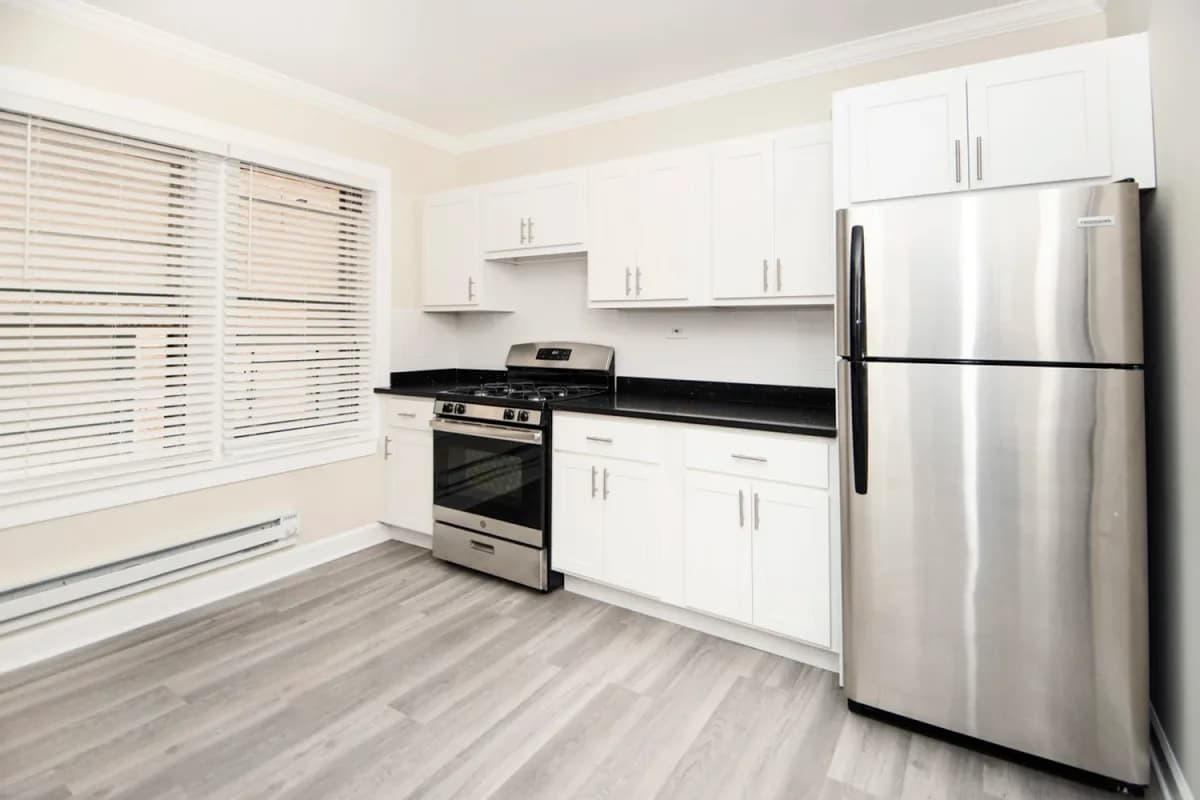 837-39 W. Cornelia Ave, Apt 2s — photo 2