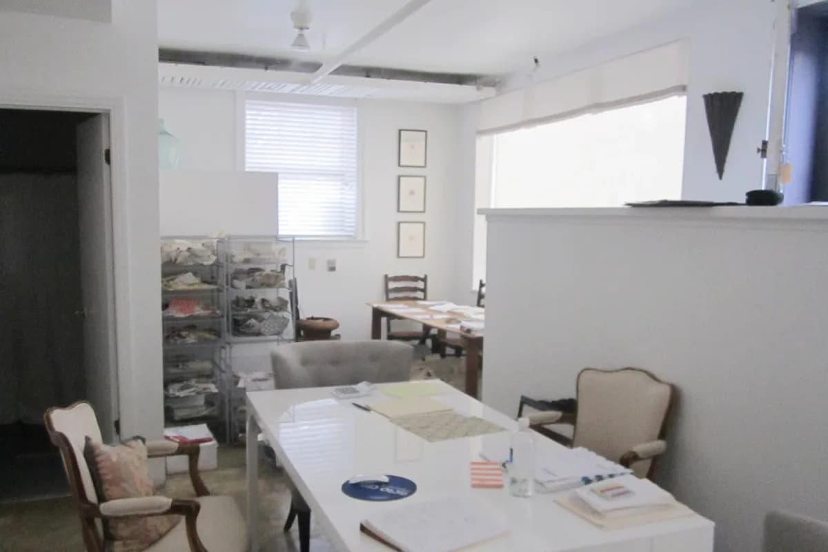 857 W Webster Ave store interior — photo 4