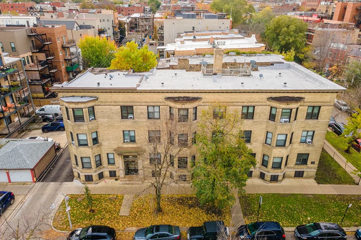 915-23 W. Waveland Ave apartment building