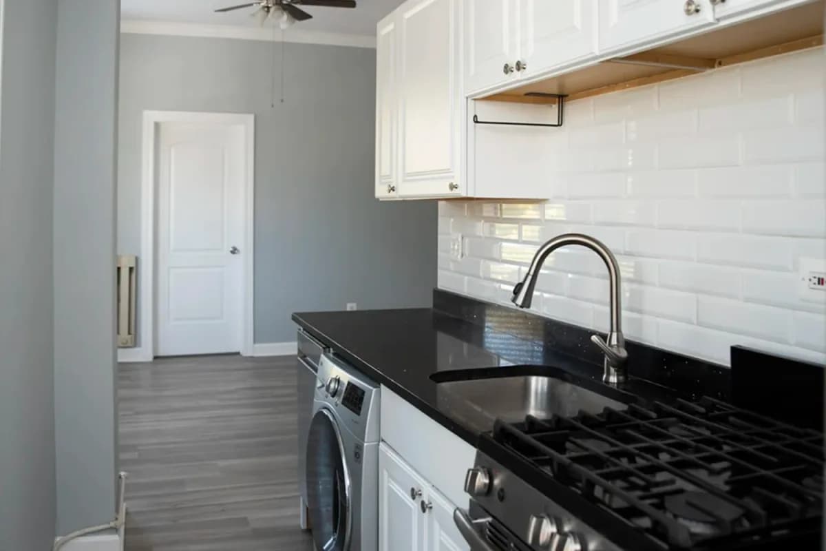 915-23 W. Waveland Ave, Apt 2a — photo 1