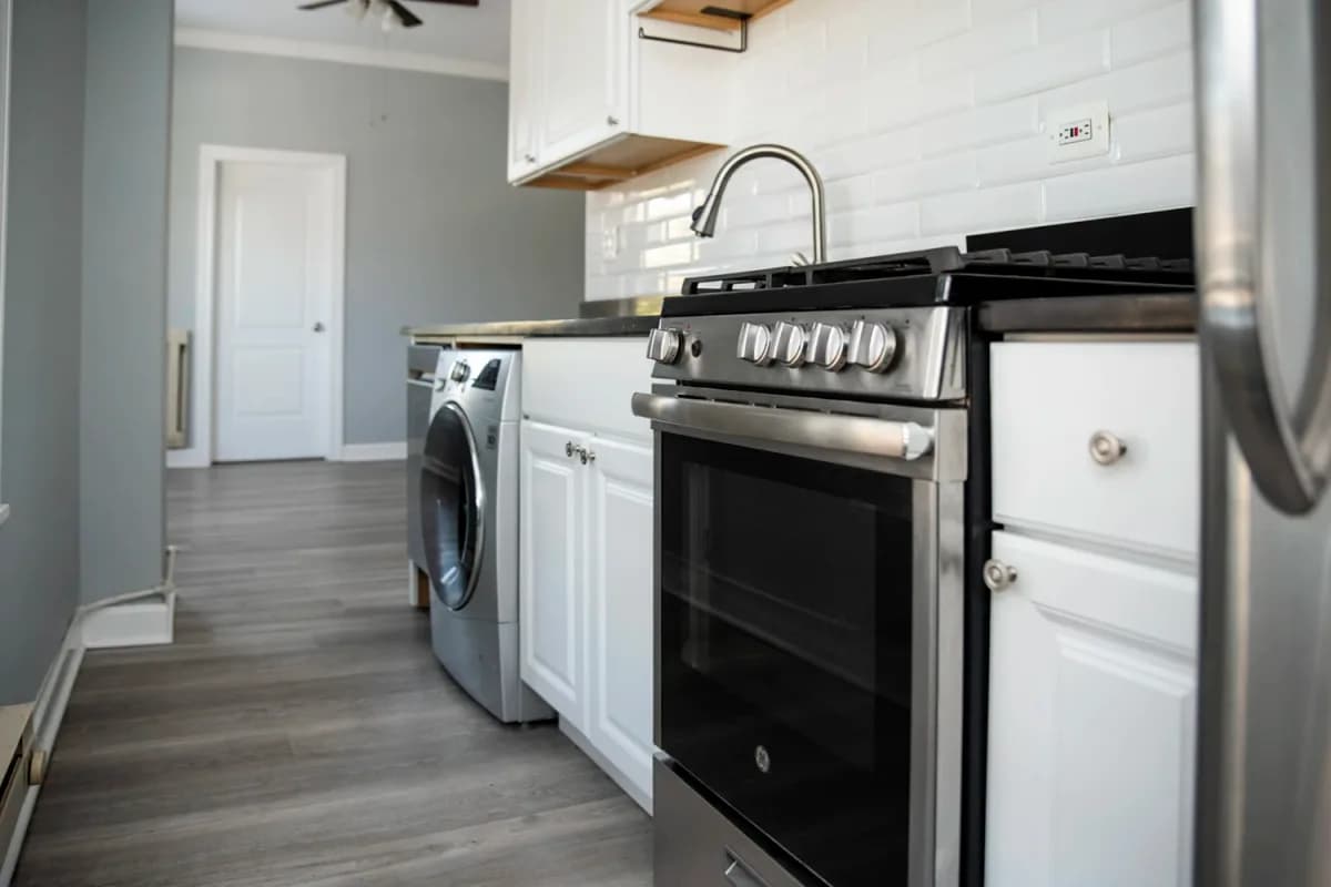 915-23 W. Waveland Ave, Apt 2a — photo 2