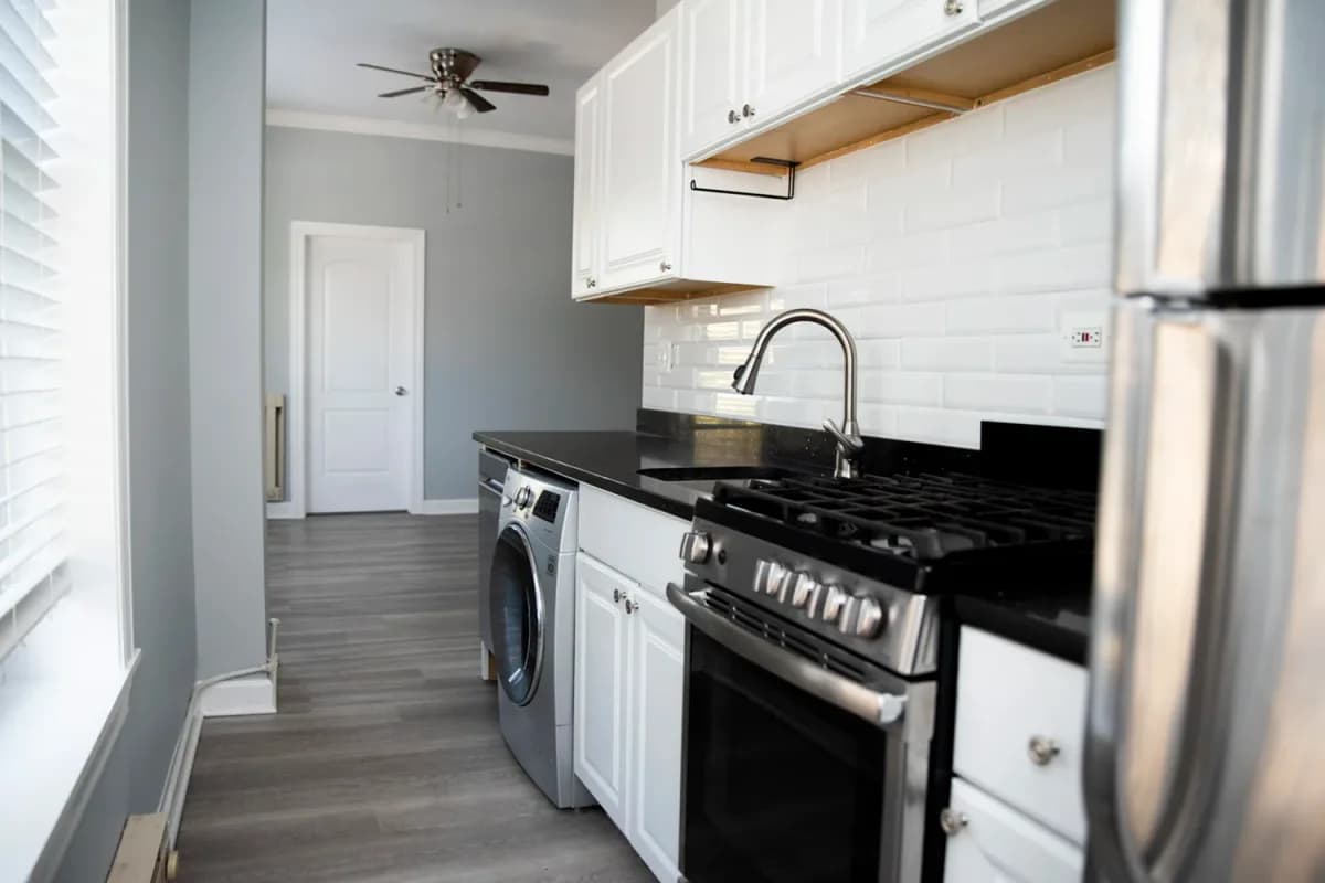 915-23 W. Waveland Ave, Apt 2a — photo 3
