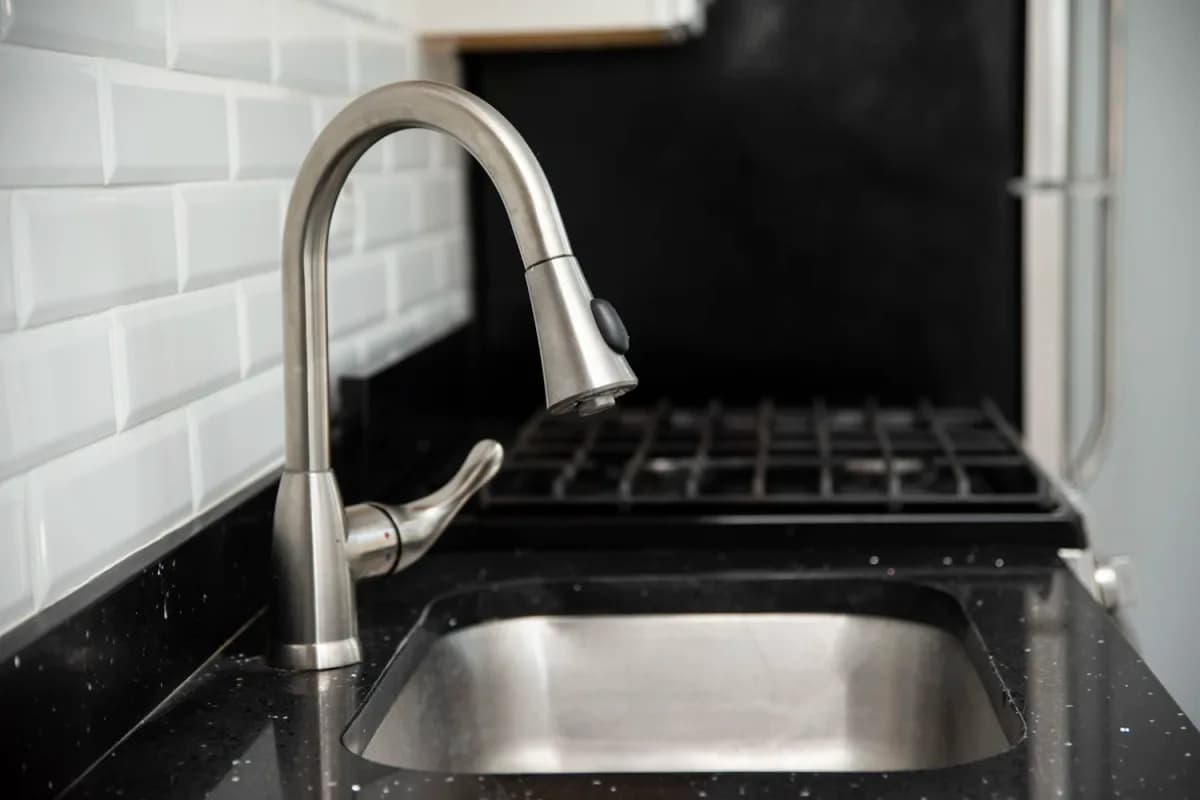 915-23 W. Waveland Ave, Apt 2a — photo 4