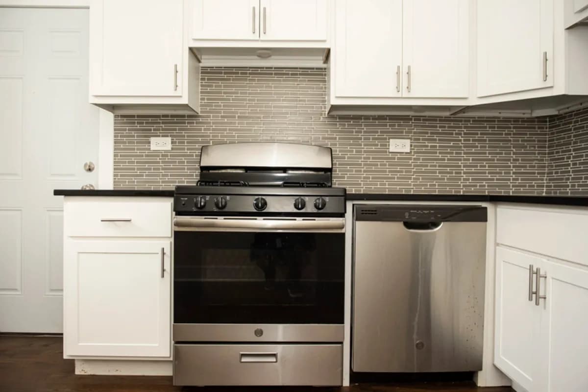 915-23 W. Waveland Ave, Apt 3 — photo 2