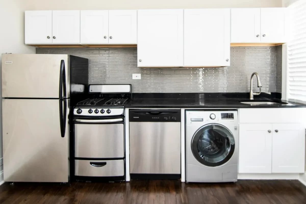 916-20 Green Bay Rd, Apt 2b — photo 1