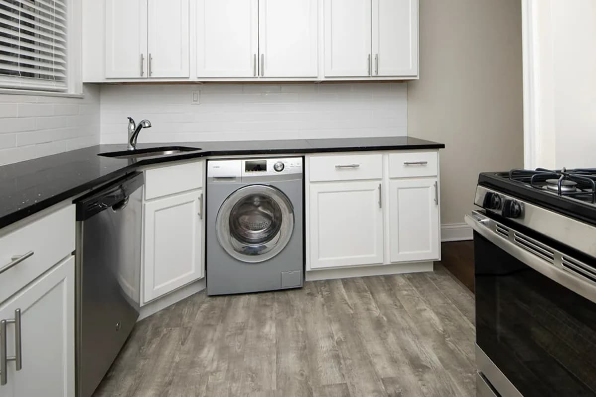 1130-32 Maple Ave, Apt 1130-2 — photo 1