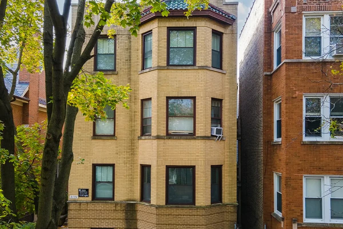 2131 W. Giddings St apartment building exterior
