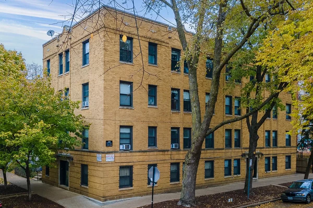 2535-37 N. Seminary Ave apartment building exterior
