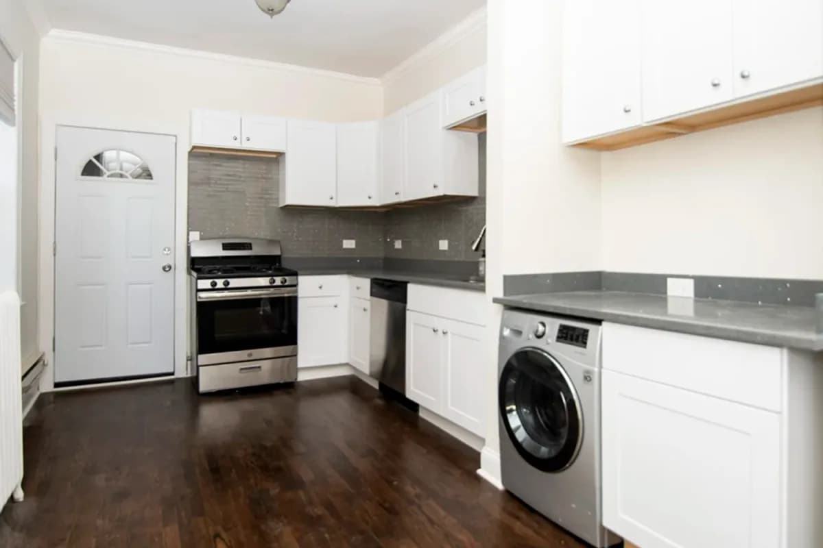 312-320 Lee St, Apt 2 — photo 1