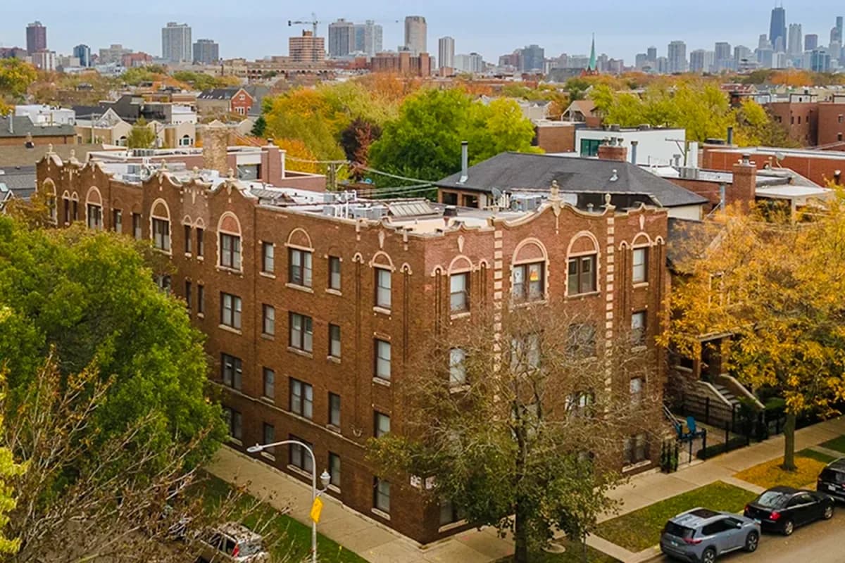 3323-25 N. Lakewood Ave apartment building exterior