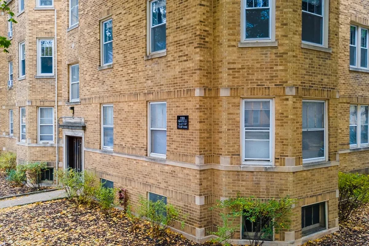 3701 N. Hoyne Ave apartment building exterior
