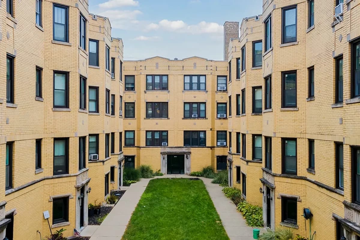 3815-23 N. Greenview Ave apartment building exterior
