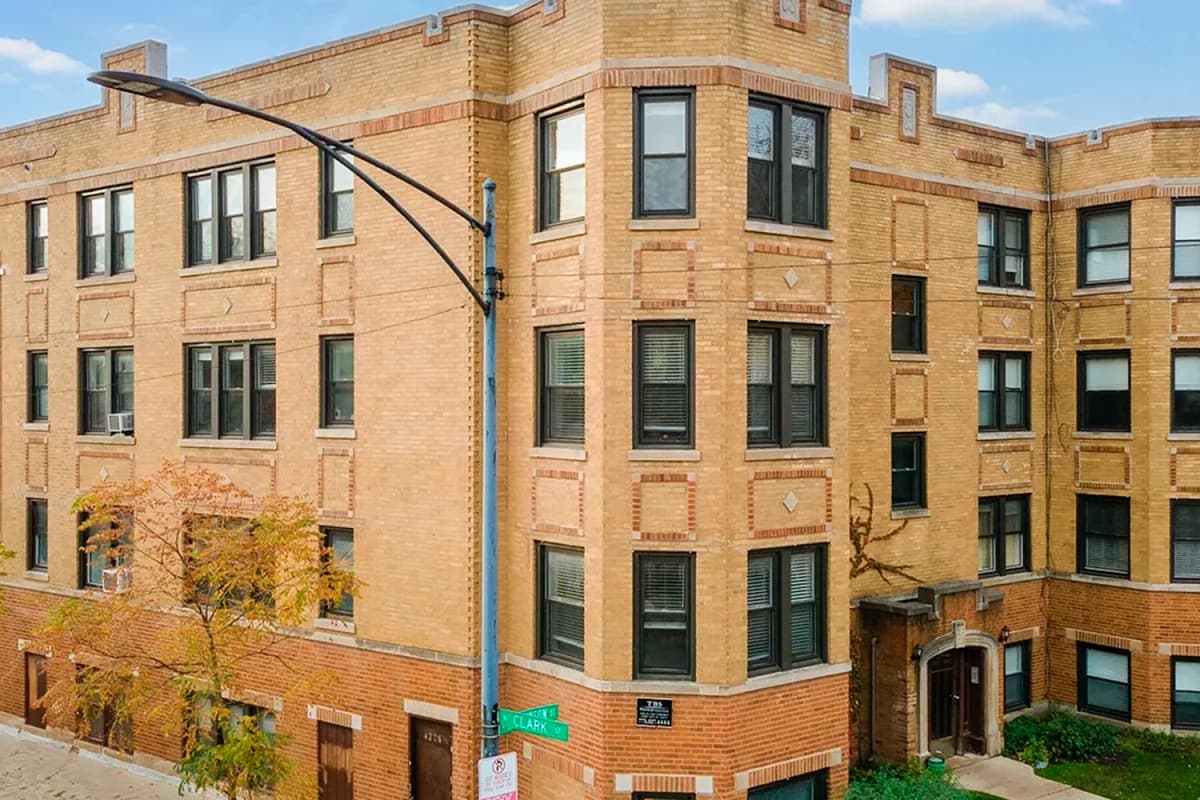 4216-26 N. Clark St apartment building exterior