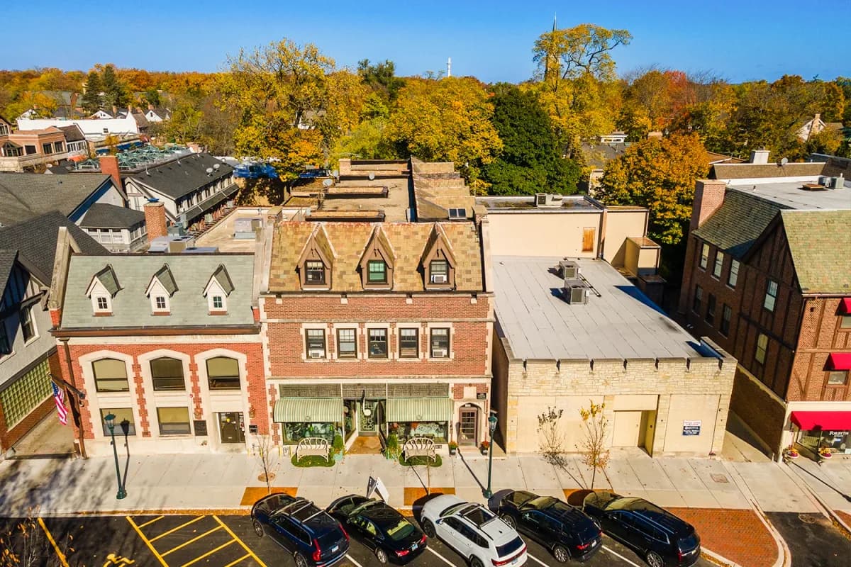 731-35 Elm St apartment building