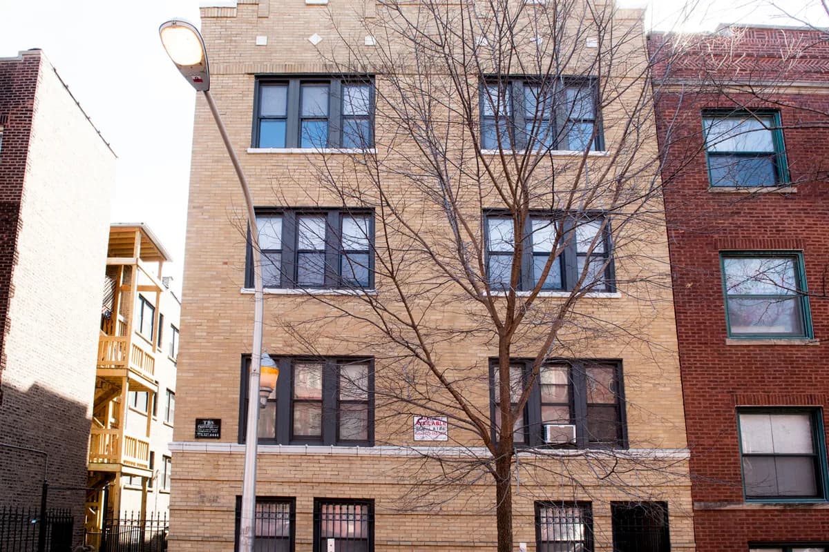 837-39 W. Cornelia Ave apartment building exterior