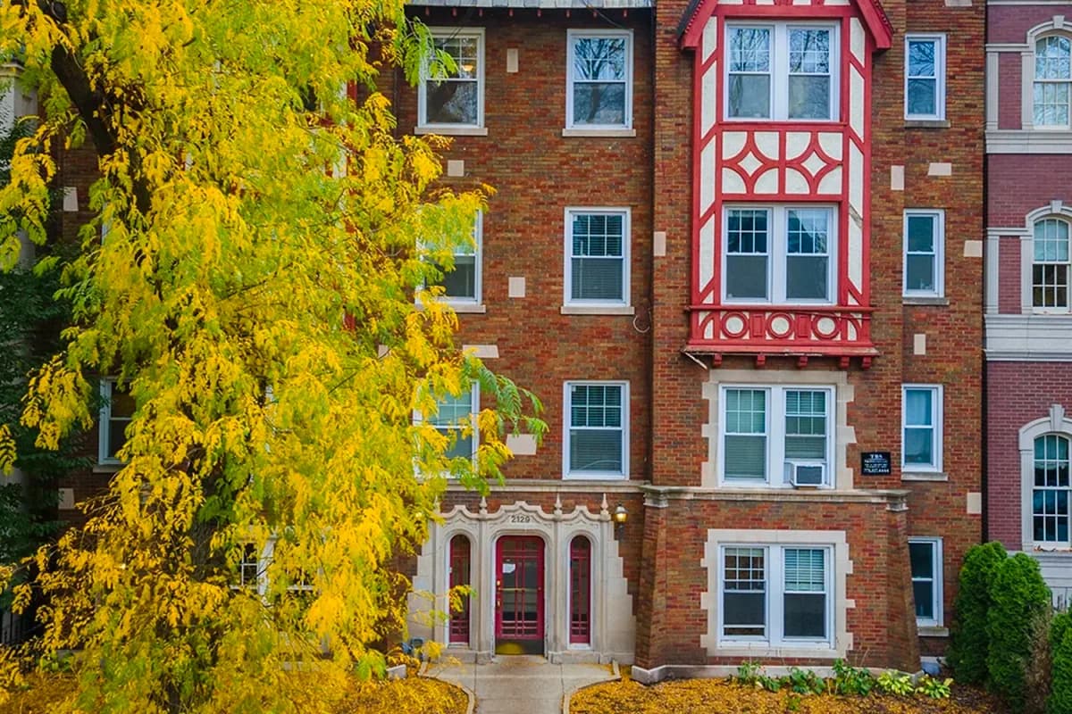 Lincoln Park apartment building