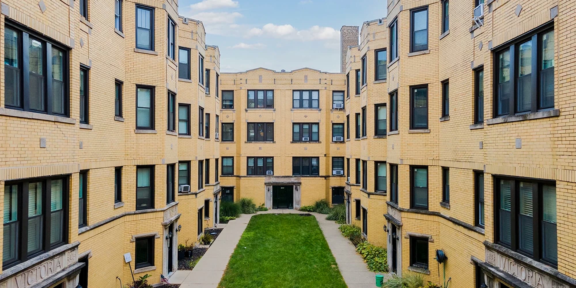 Stylish urban apartment building with modern architecture — 3815-23 N. Greenview Ave, TBS Properties